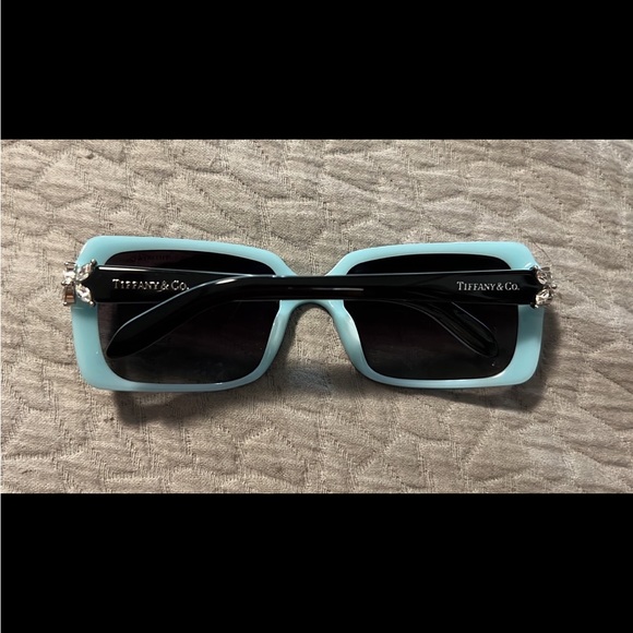 Beautiful pair of Tiffany & Company sunglasses new without tags - Picture 2 of 8
